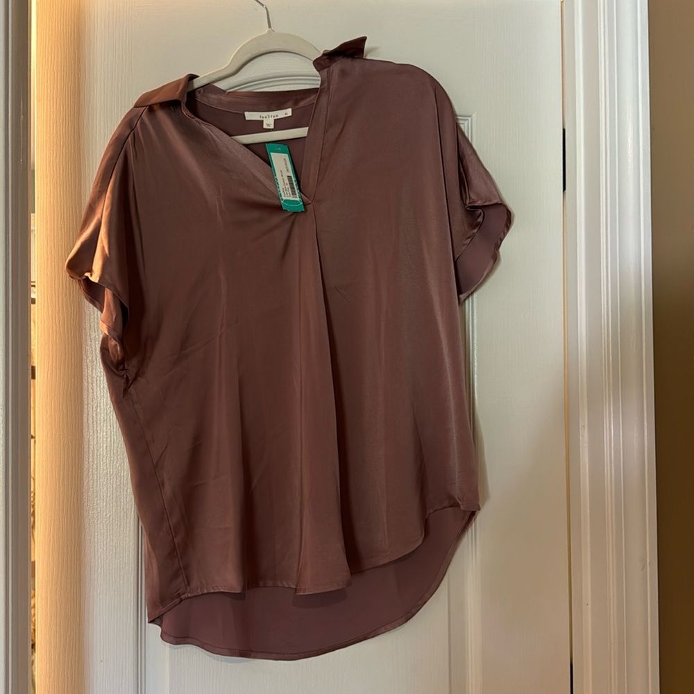 Short sleeve silk rose, colored blouse with collar